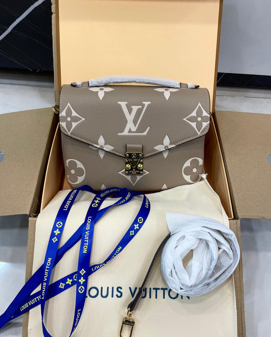 L-O-U-I-S V-U-I-T-T-O-N Women Bag – Master High Quality Edition (Beige-1)
