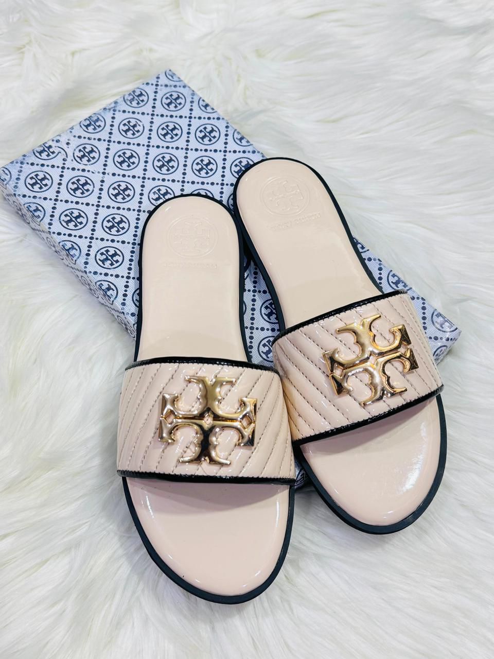 T-O-R-Y B-U-R-C-H Casual Flats – Master Class Edition (Beige/Black)