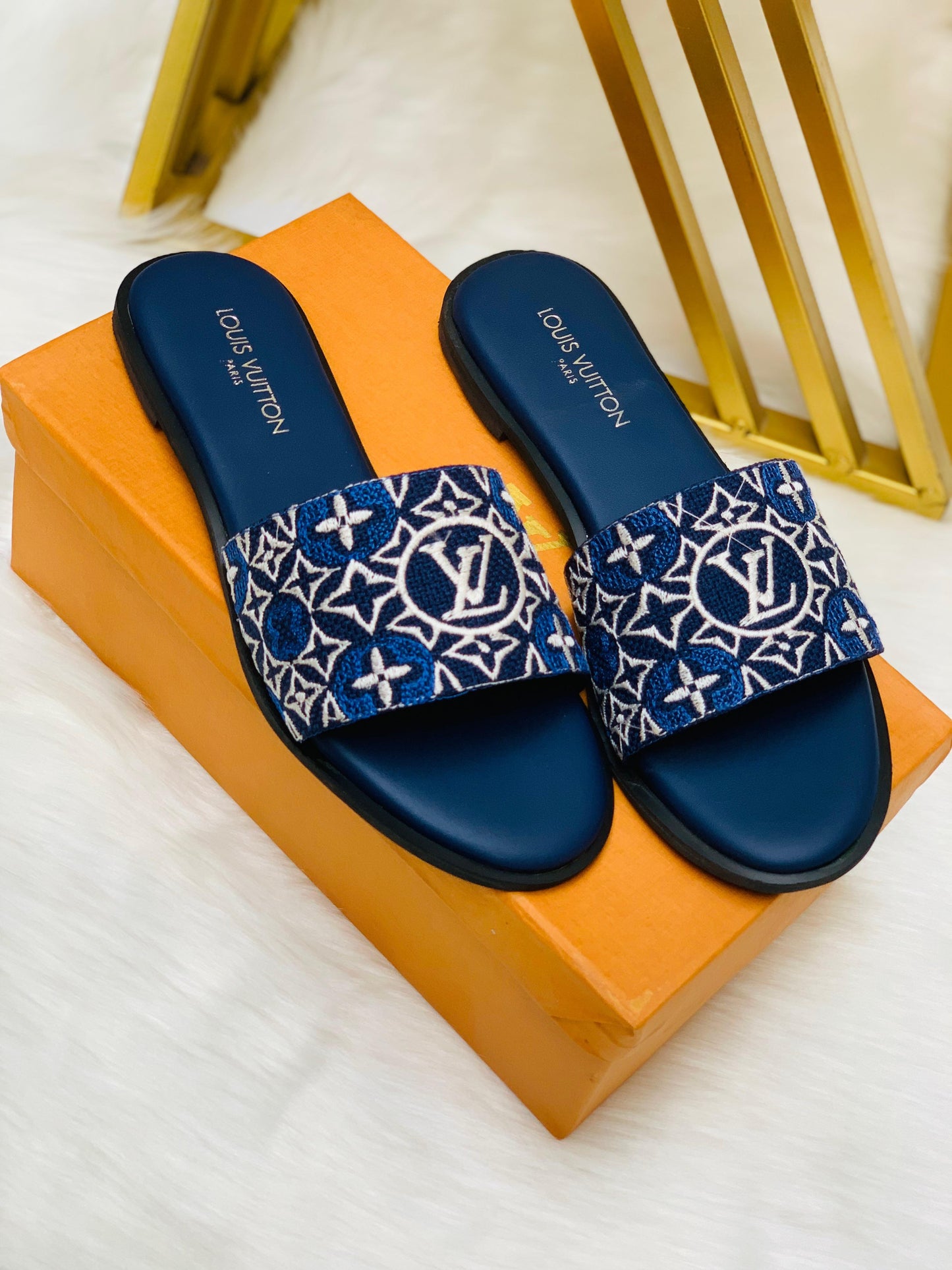 L-O-U-I-S V-U-I-T-T-O-N Embroidery Flat Slippers – Official Model Women Footwear (Blue)