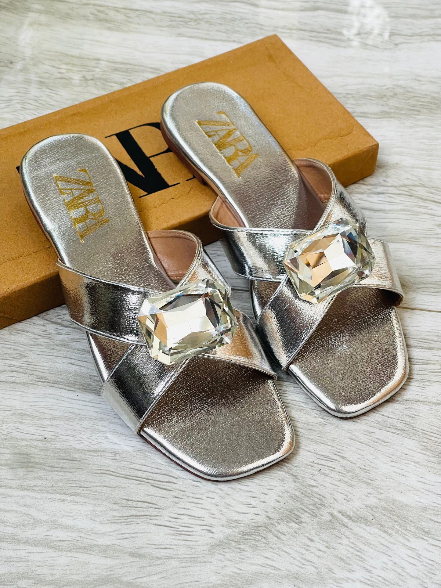 Z-A-R-A Stone Flats – Elegant Women Footwear (Silver)