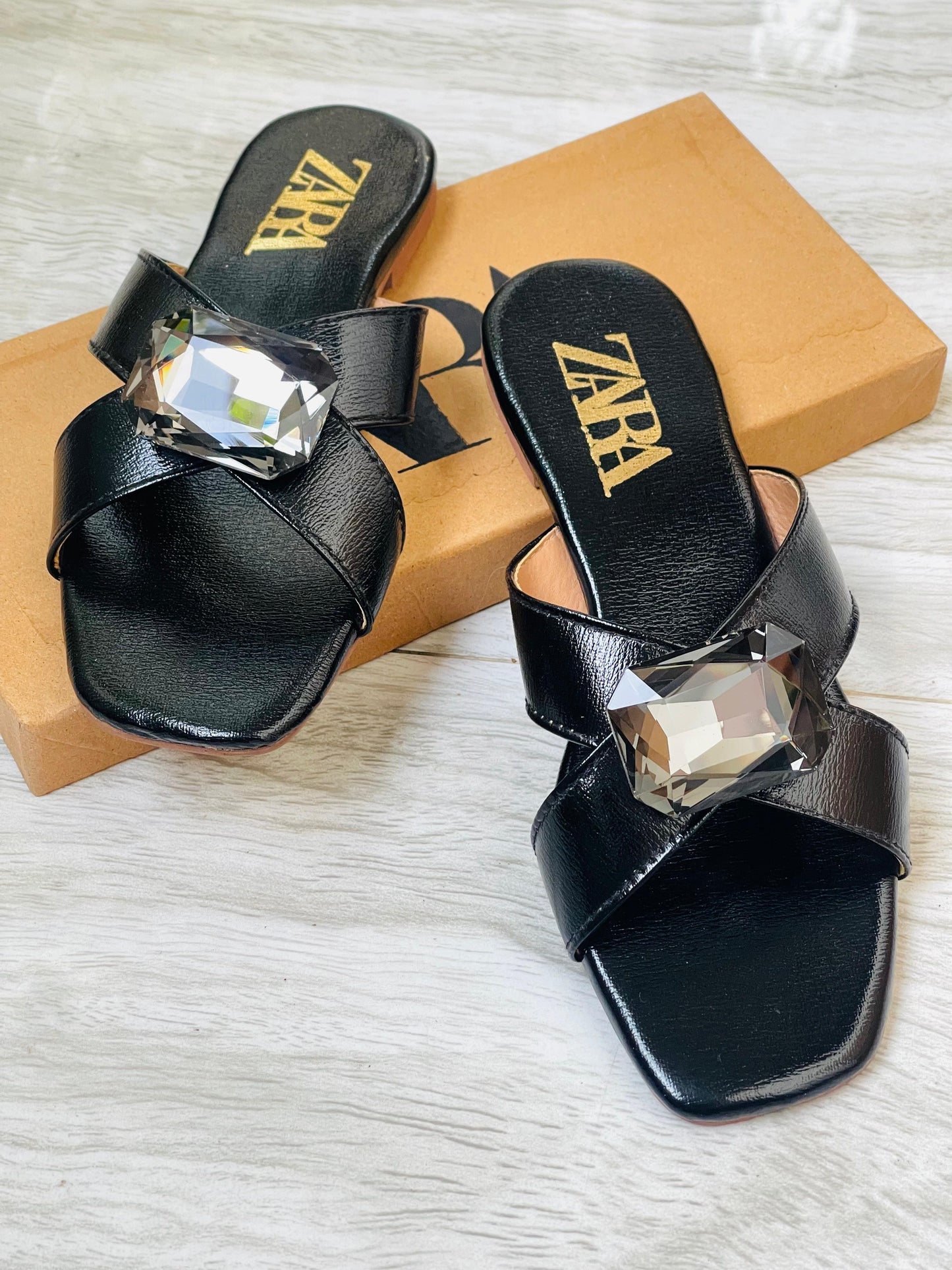 Z-A-R-A Stone Flats – Elegant Women Footwear (Black)
