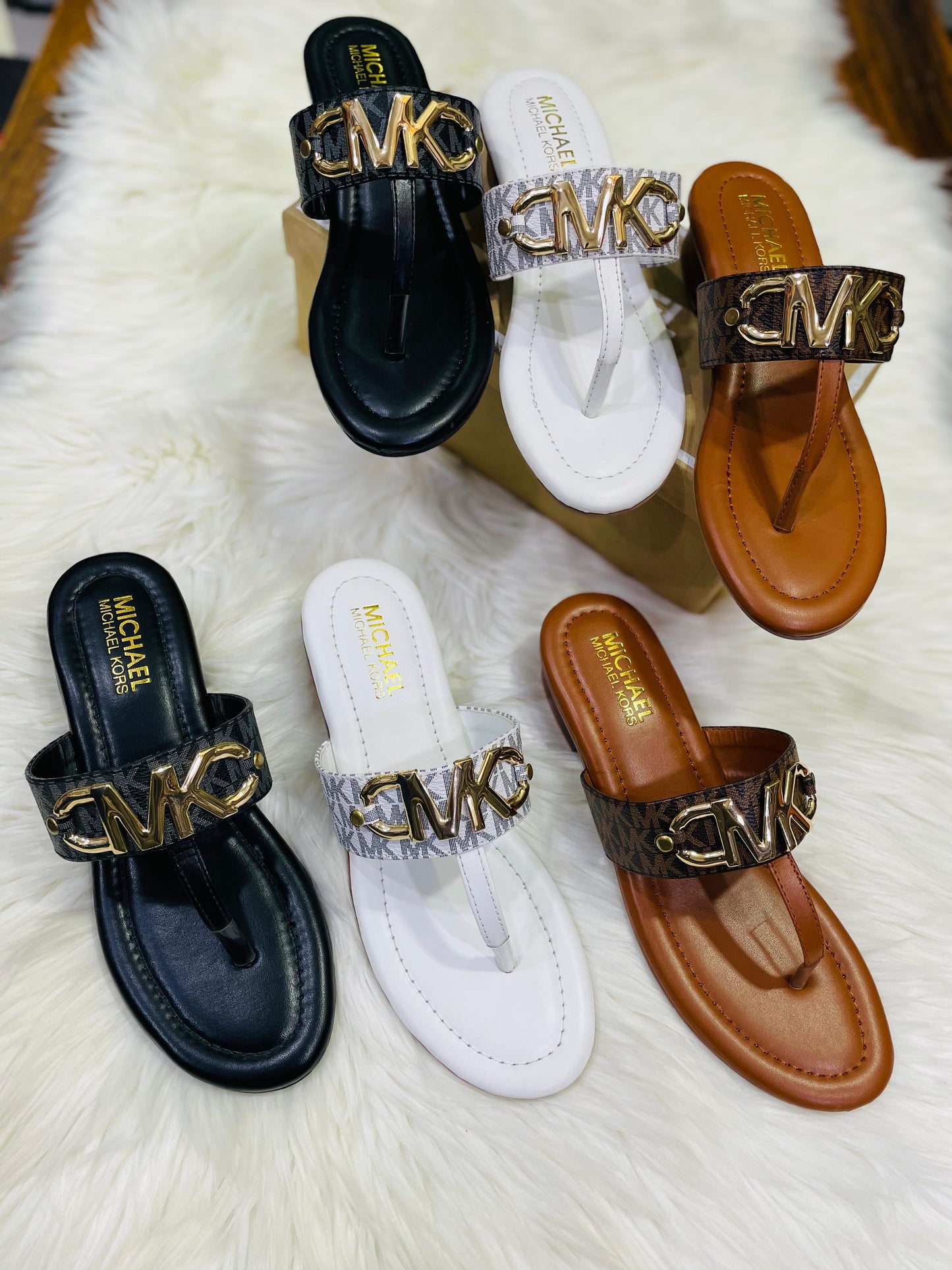 M-I-C-H-A-E-L K-O-R-S Flats – Elegant Women Footwear (White)