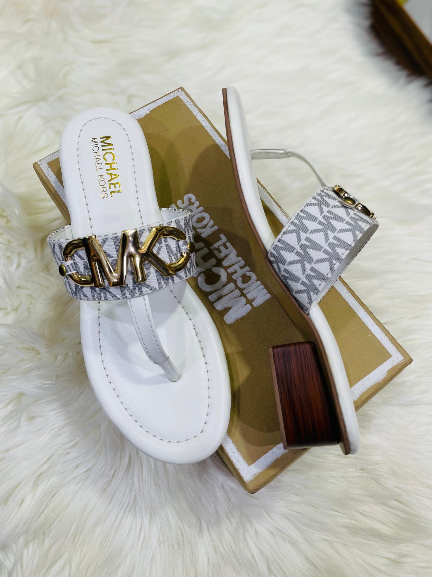 M-I-C-H-A-E-L K-O-R-S Flats – Elegant Women Footwear (White)