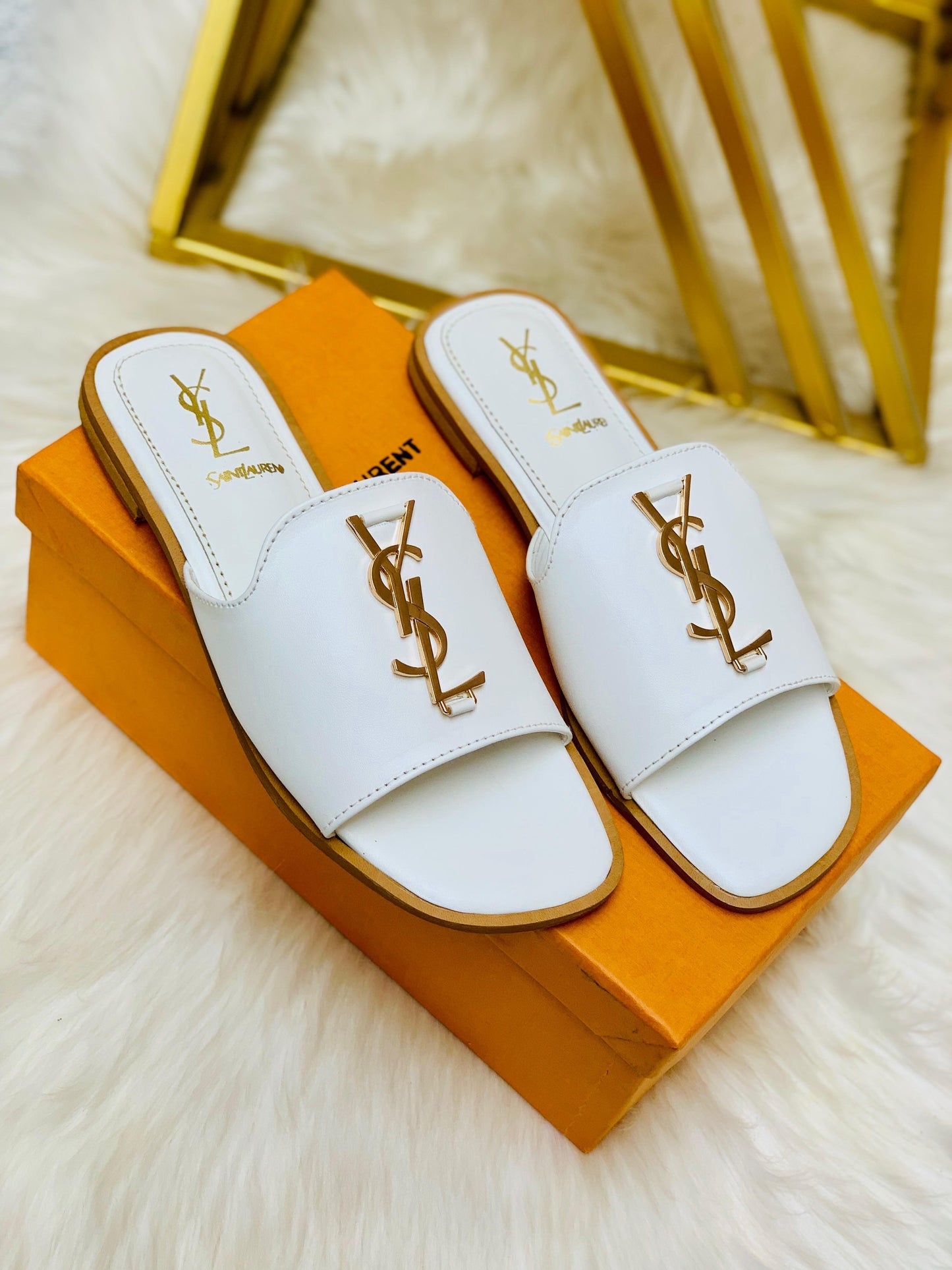 Y-S-L S-a-i-n-t L-a-u-r-e-n-t Flat Slippers – Official Model Women Footwear (White)