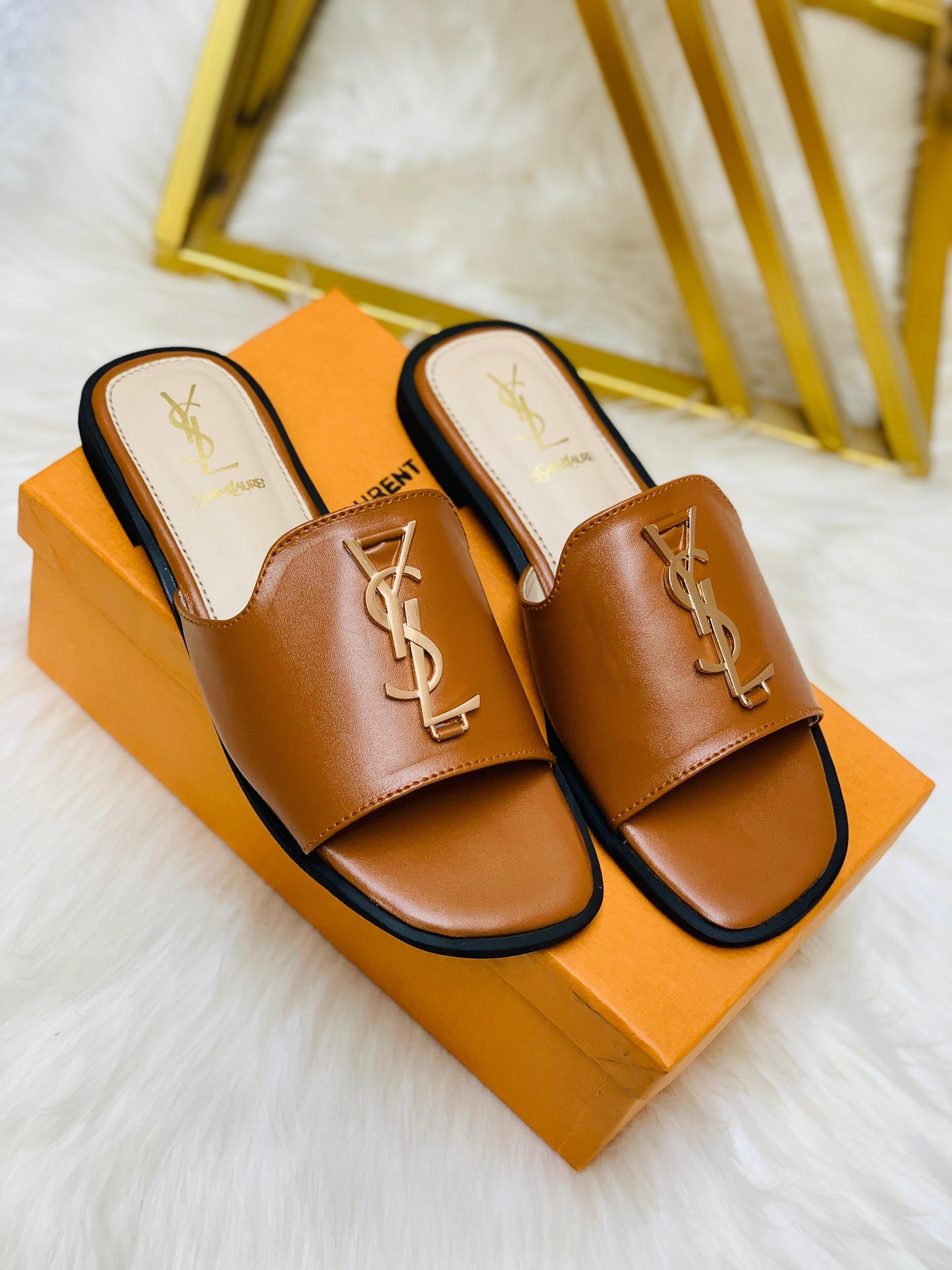 Y-S-L S-a-i-n-t L-a-u-r-e-n-t Flat Slippers – Official Model Women Footwear (Brown)