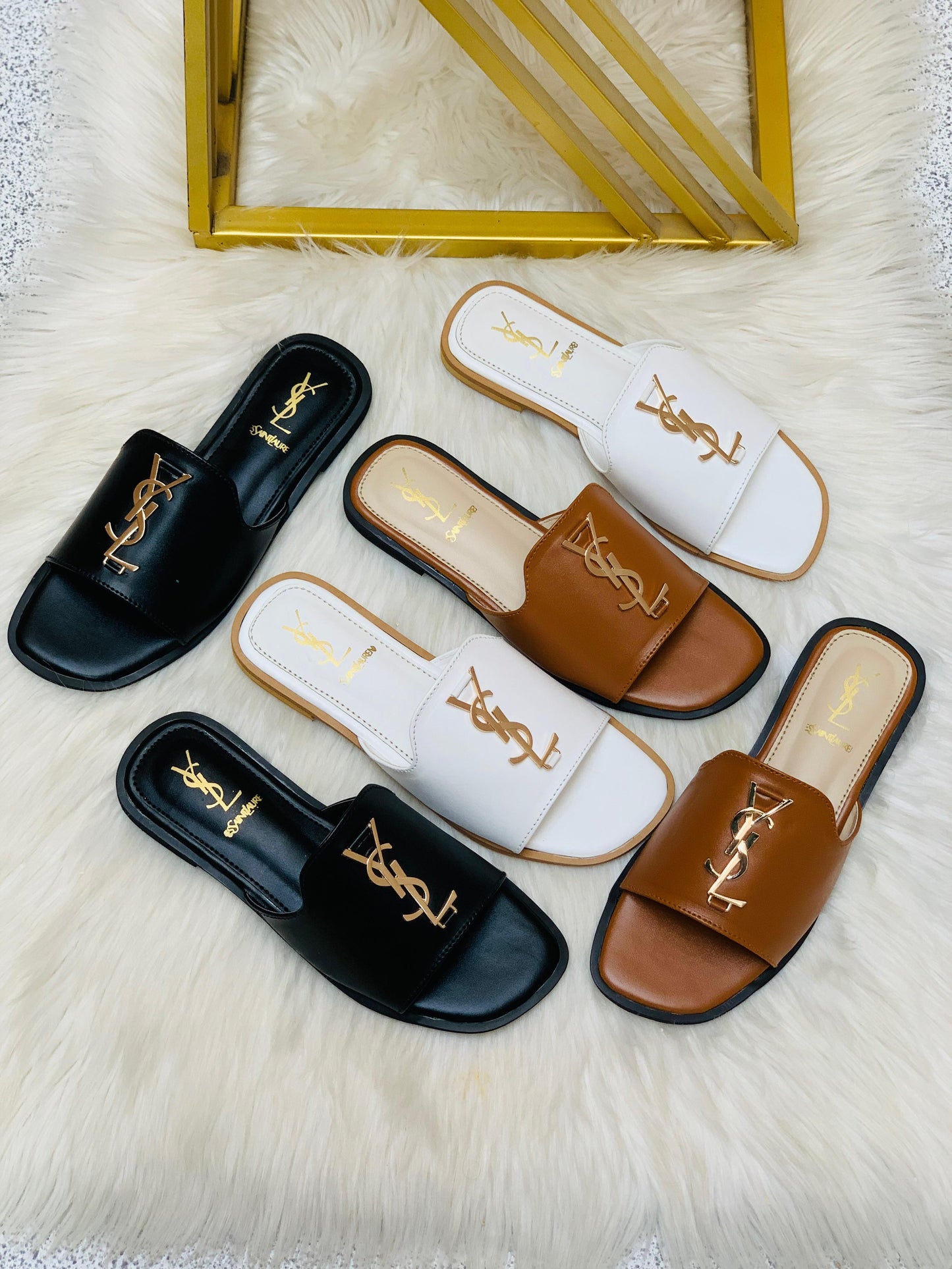 Y-S-L S-a-i-n-t L-a-u-r-e-n-t Flat Slippers – Official Model Women Footwear (Black)