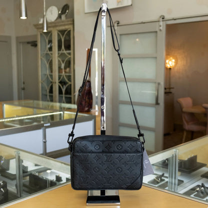 L-O-U-I-S V-U-I-T-T-O-N Trio Messenger Women Bag – Unisex Edition (Black)