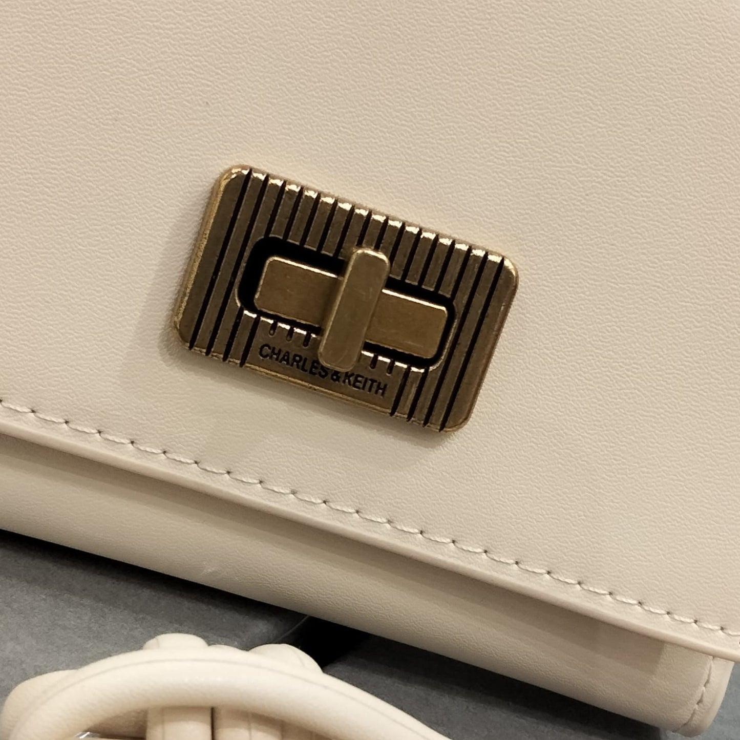 C-H-A-R-L-E-S & K-E-I-T-H Edna Turn-Lock Wallet – Knotted Strap Women Bag (Cream)