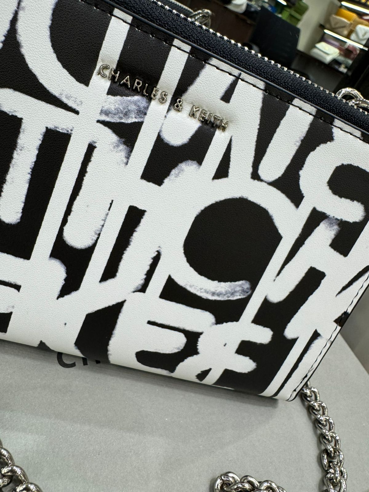 C-H-A-R-L-E-S & K-E-I-T-H Swing Quilted Zip Key Pouch – Travel Smart Women Bag (White/Black)