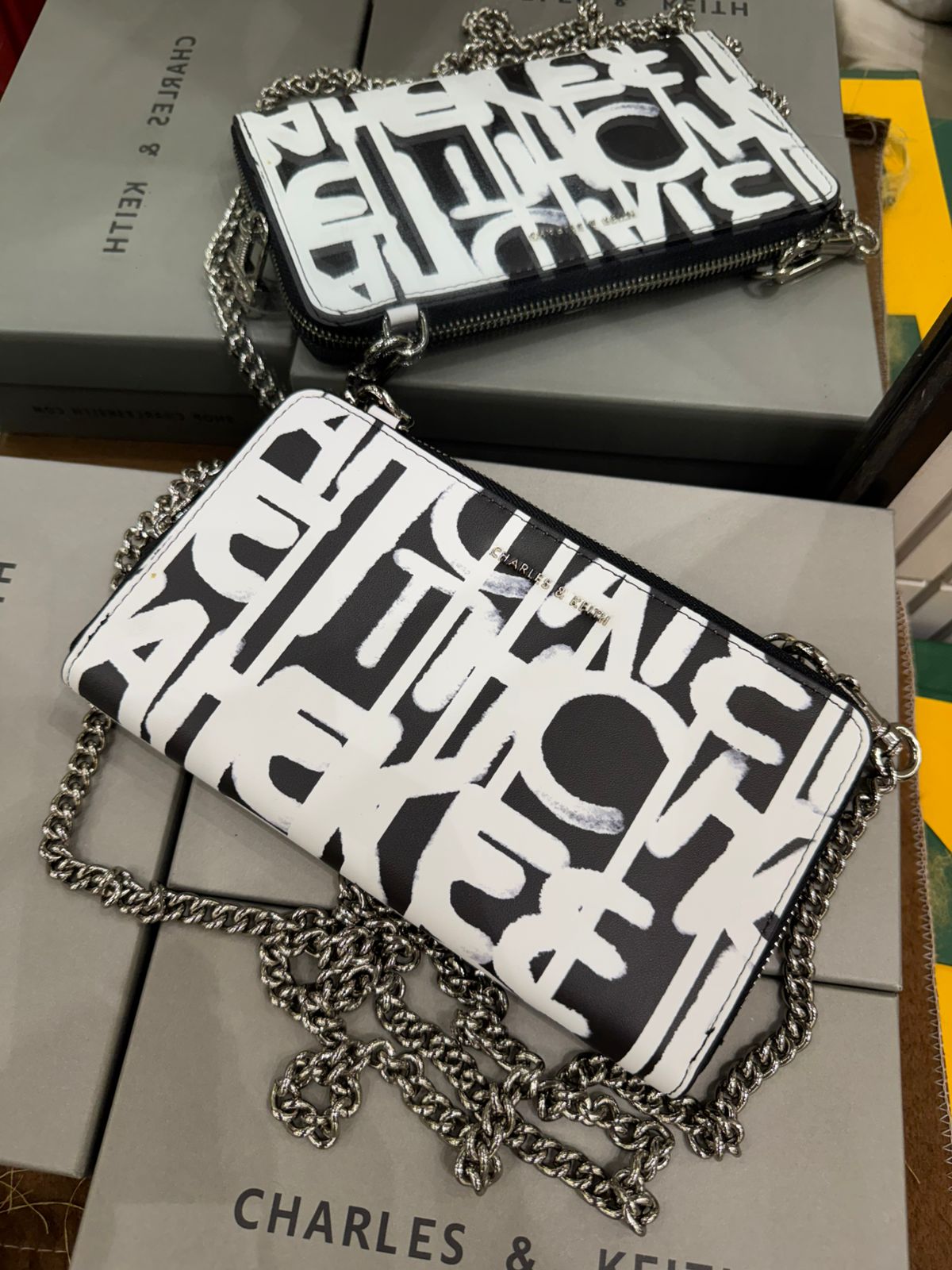 C-H-A-R-L-E-S & K-E-I-T-H Swing Quilted Zip Key Pouch – Travel Smart Women Bag (White/Black)