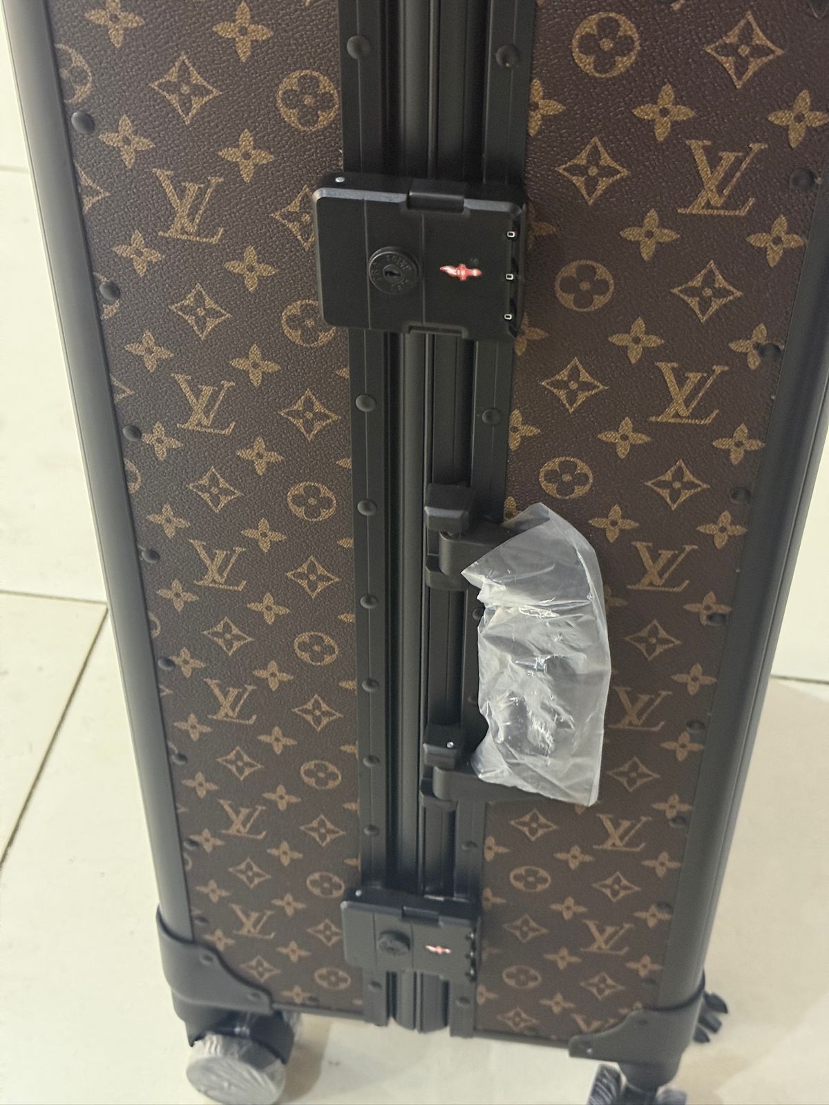 L-O-U-I-S V-U-I-T-T-O-N Monogram Luggage Bags – Travel Luxe Collection (Brown)