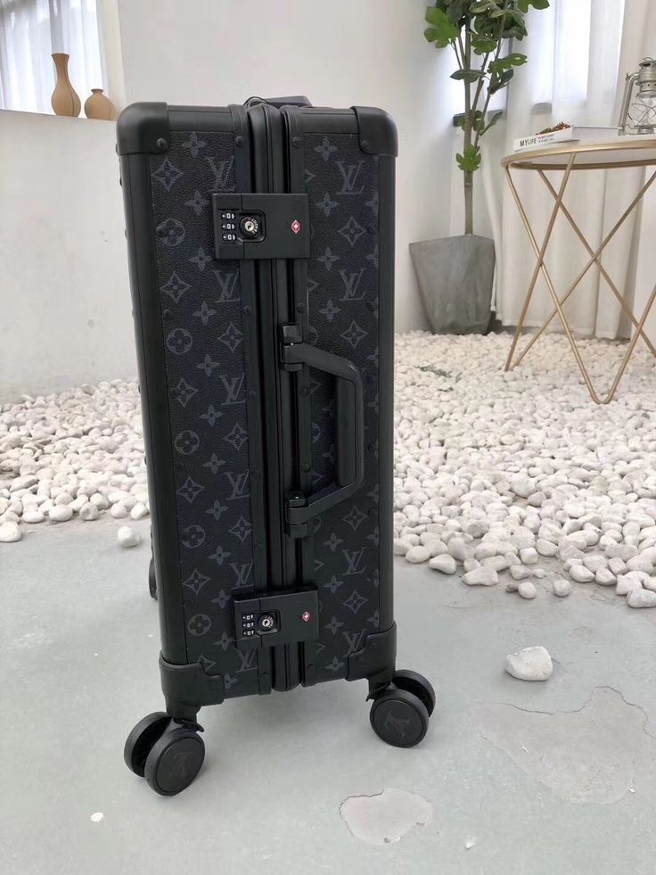 L-O-U-I-S V-U-I-T-T-O-N Monogram Luggage Bags – Travel Luxe Collection (Black/Grey)