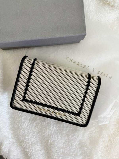 C-H-A-R-L-E-S & K-E-I-T-H Astra Contrast Trim Wallet – Compact Luxe Women Wallet (White)
