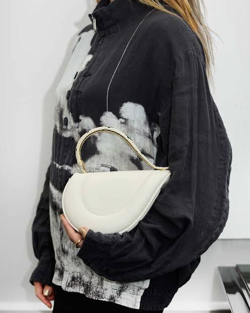 B-V-L-G-A-R-I Serpenti Cuore 1968 Top Handle – Iconic Luxe Women Bag (White)