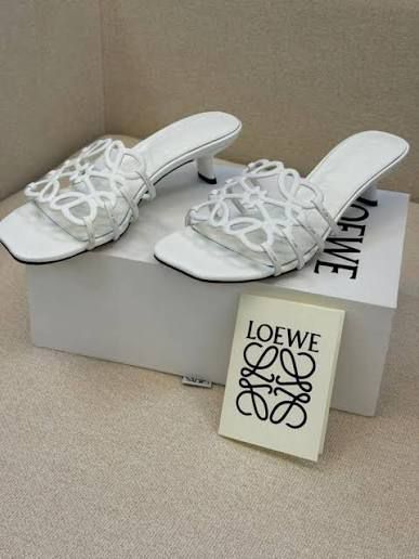 L-O-E-W-E Petal Anagram Slide in Soft Calfskin – Luxury Women Footwear (White)