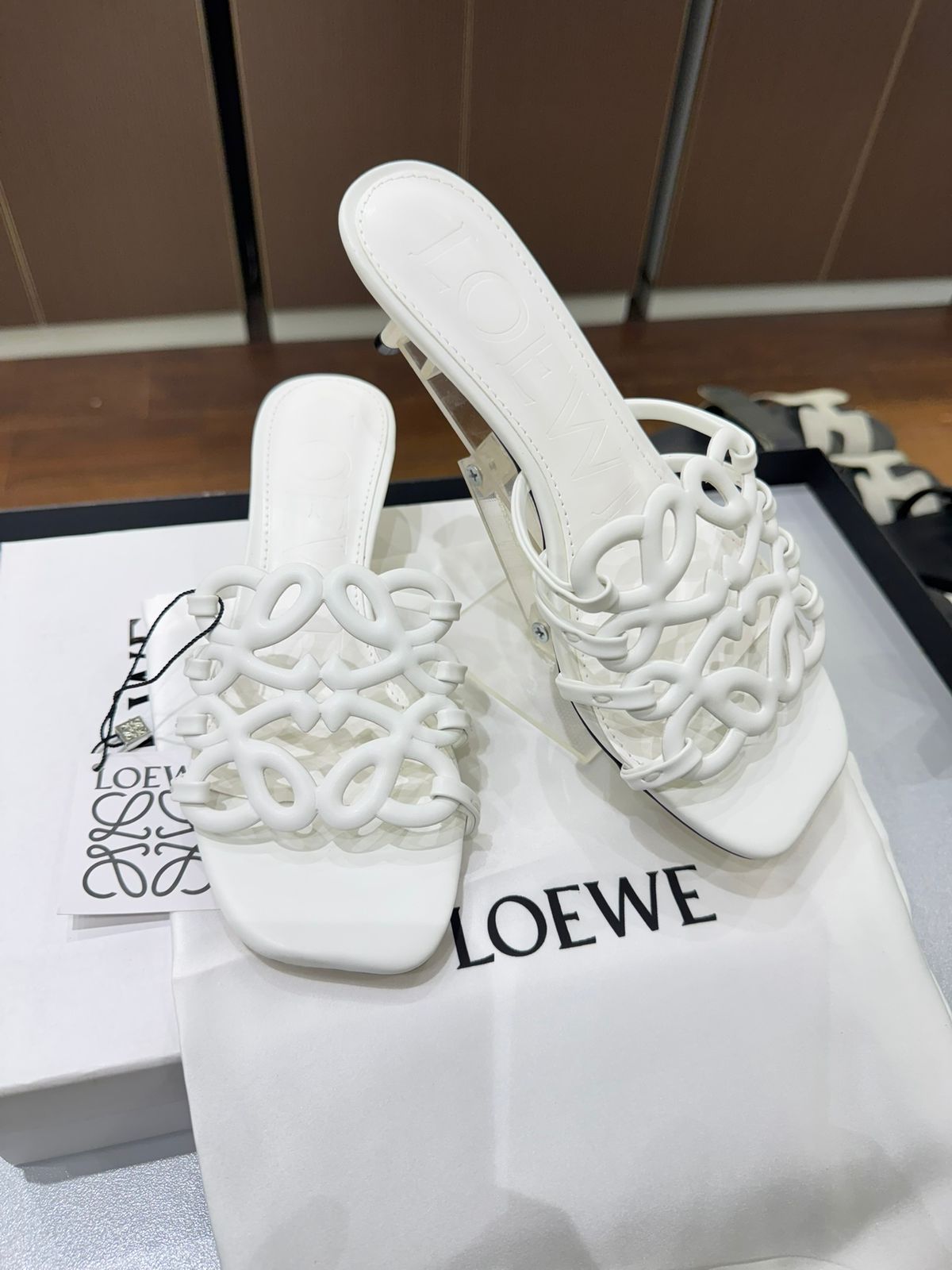L-O-E-W-E Petal Anagram Slide in Soft Calfskin – Luxury Women Footwear (White)