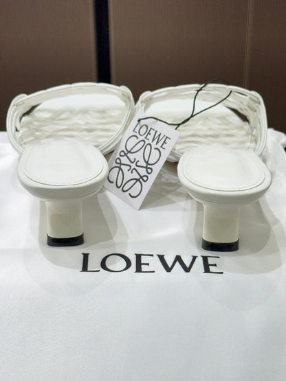 L-O-E-W-E Petal Anagram Slide in Soft Calfskin – Luxury Women Footwear (White)