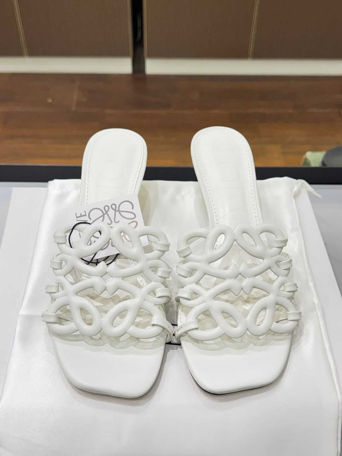 L-O-E-W-E Petal Anagram Slide in Soft Calfskin – Luxury Women Footwear (White)