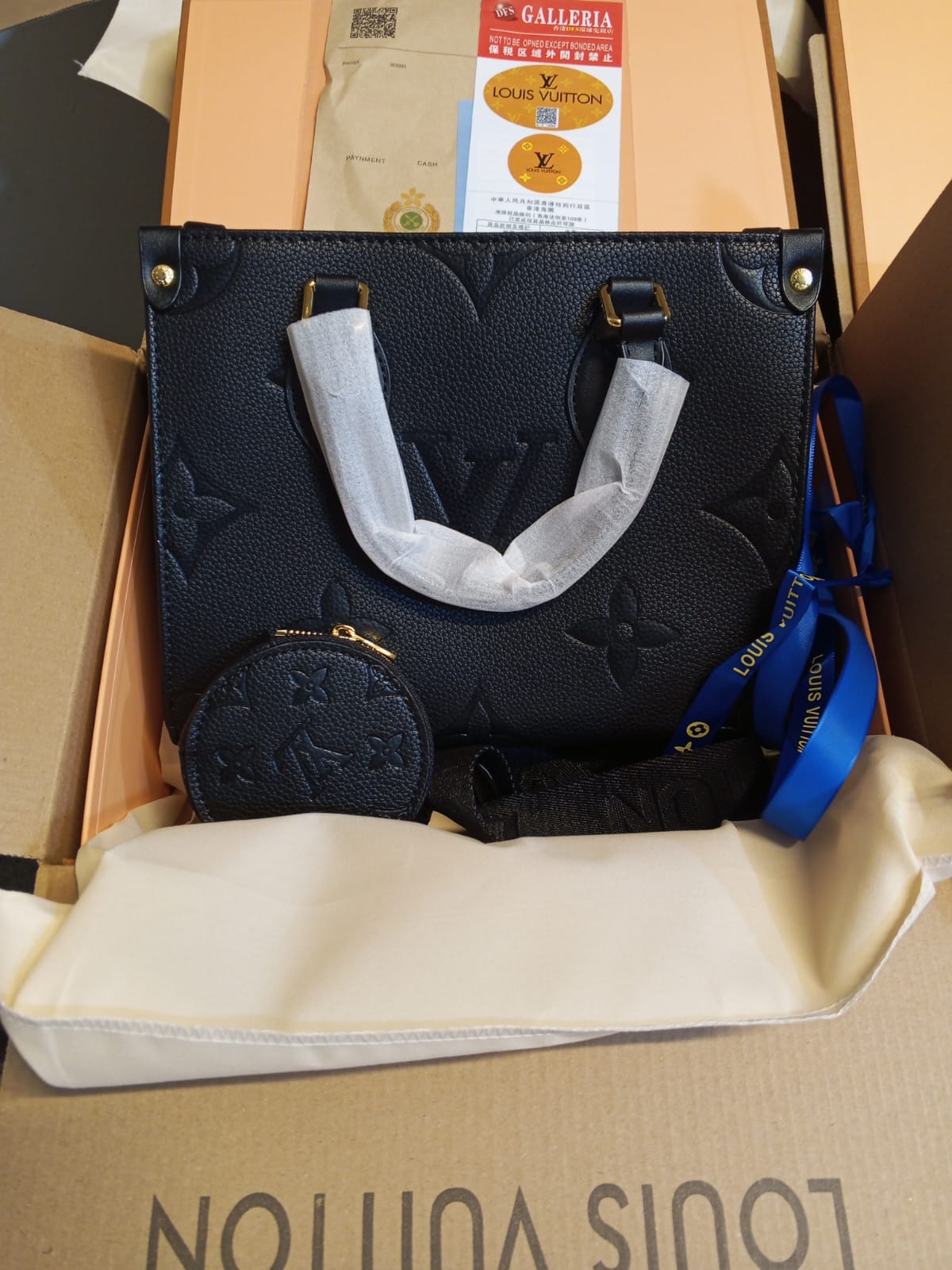 L-O-U-I-S V-U-I-T-T-O-N OnTheGo Handbag with Pouch – 2PC Luxe Women Bag Set (Black-2)
