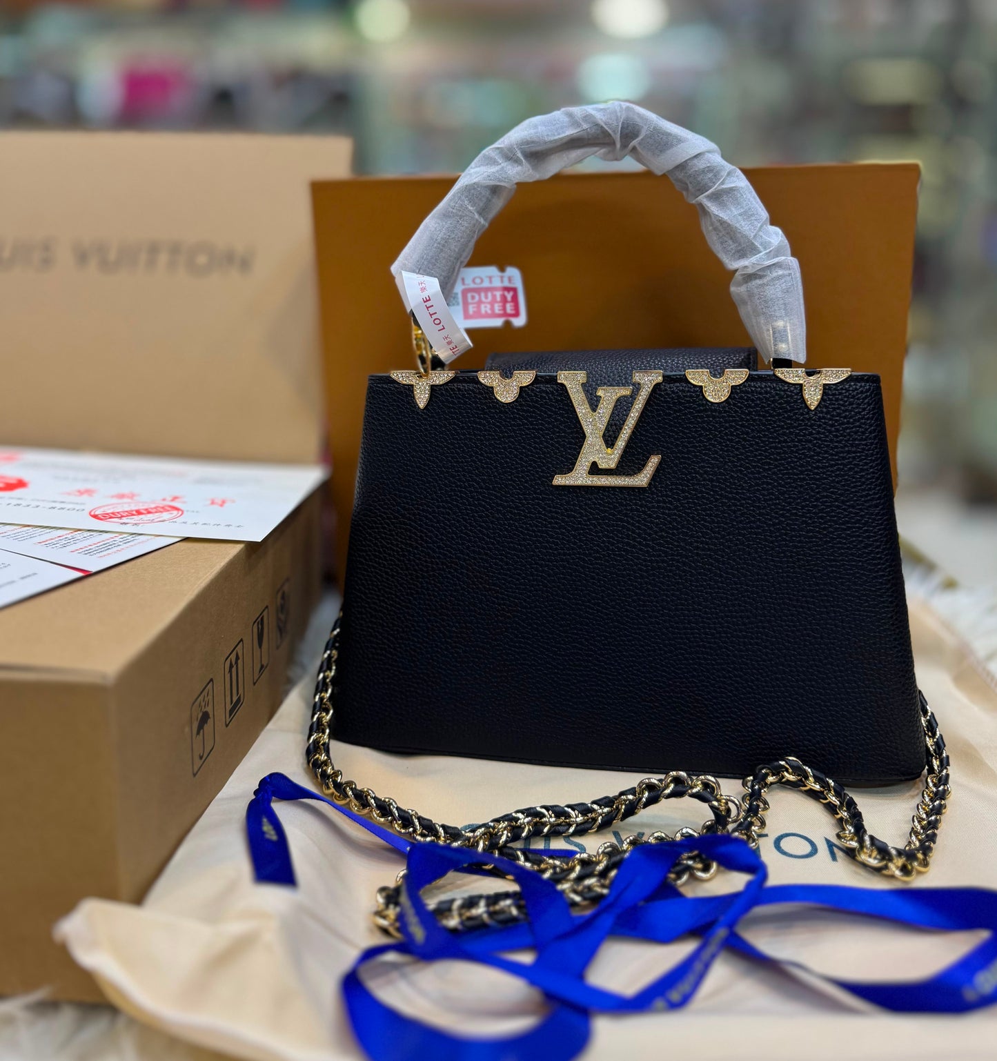 L-O-U-I-S V-U-I-T-T-O-N Capucines BB – Signature Luxe Women Bag (Black)