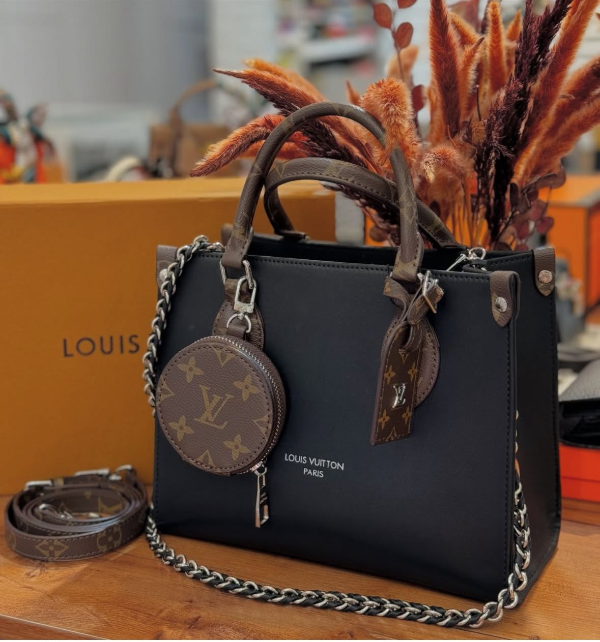 L-O-U-I-S V-U-I-T-T-O-N OnTheGo MM – Bicolour Monogram Empreinte Leather Tote Bag (Black)