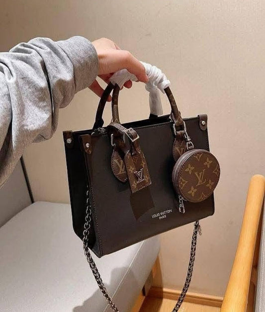 L-O-U-I-S V-U-I-T-T-O-N OnTheGo MM – Bicolour Monogram Empreinte Leather Tote Bag (Black)