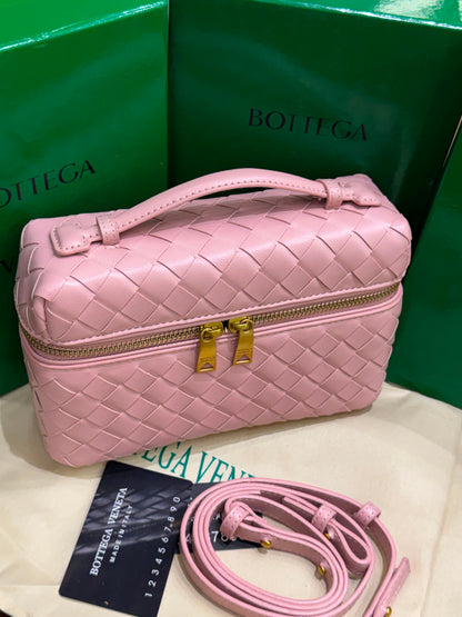 B-O-T-T-E-G-A V-E-N-E-T-A Bang Bang Intrecciato Leather Vanity Case – Luxury Women Bag (Pink)