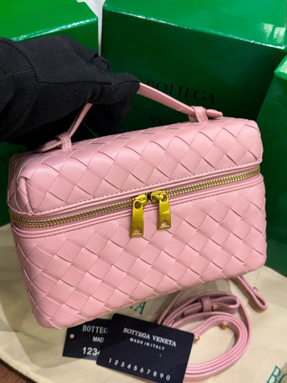 B-O-T-T-E-G-A V-E-N-E-T-A Bang Bang Intrecciato Leather Vanity Case – Luxury Women Bag (Pink)