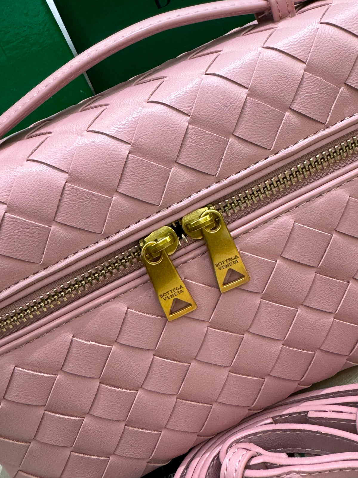 B-O-T-T-E-G-A V-E-N-E-T-A Bang Bang Intrecciato Leather Vanity Case – Luxury Women Bag (Pink)