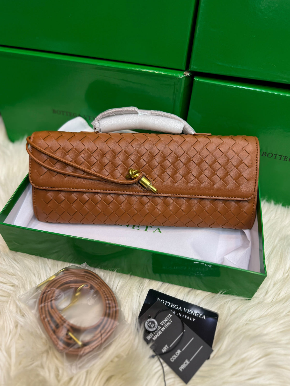 B-O-T-T-E-G-A V-E-N-E-T-A Andiamo Bag – 31cm Clutch Bag (5 Colours)