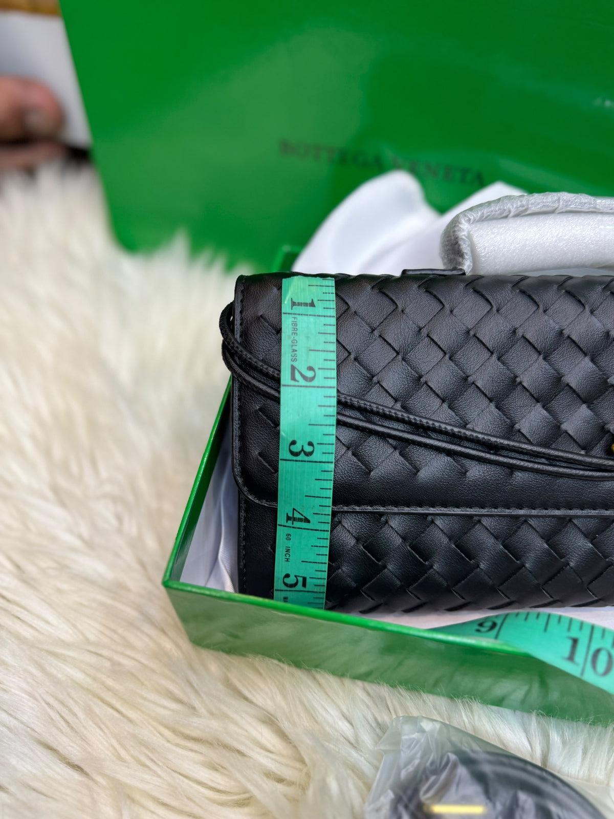 B-O-T-T-E-G-A V-E-N-E-T-A Andiamo Bag – 31cm Clutch Bag (5 Colours)
