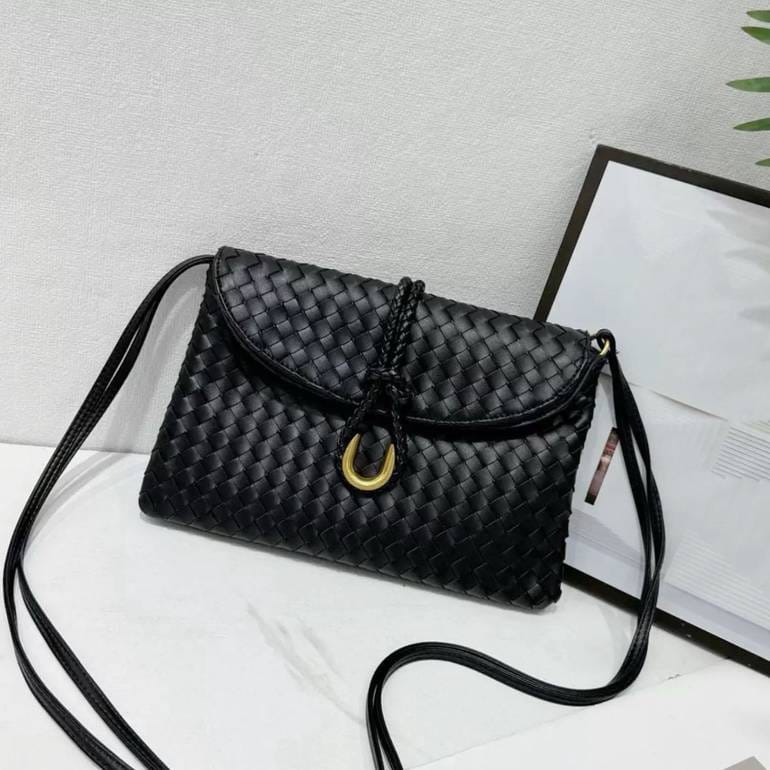 B-O-T-T-E-G-A V-E-N-E-T-A Liberta Handbag – Master Quality Crossbody (Black)
