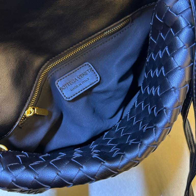 B-O-T-T-E-G-A V-E-N-E-T-A Liberta Handbag – Master Quality Crossbody (Black)