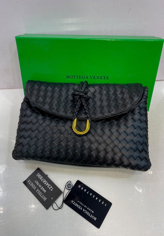 B-O-T-T-E-G-A V-E-N-E-T-A Liberta Handbag – Master Quality Crossbody (Black)