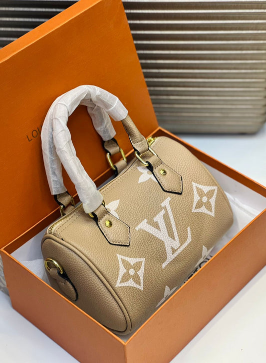 L-O-U-I-S V-U-I-T-T-O-N Duffle Bag – Premium Travel & Gym Bag | New Stock (Beige)