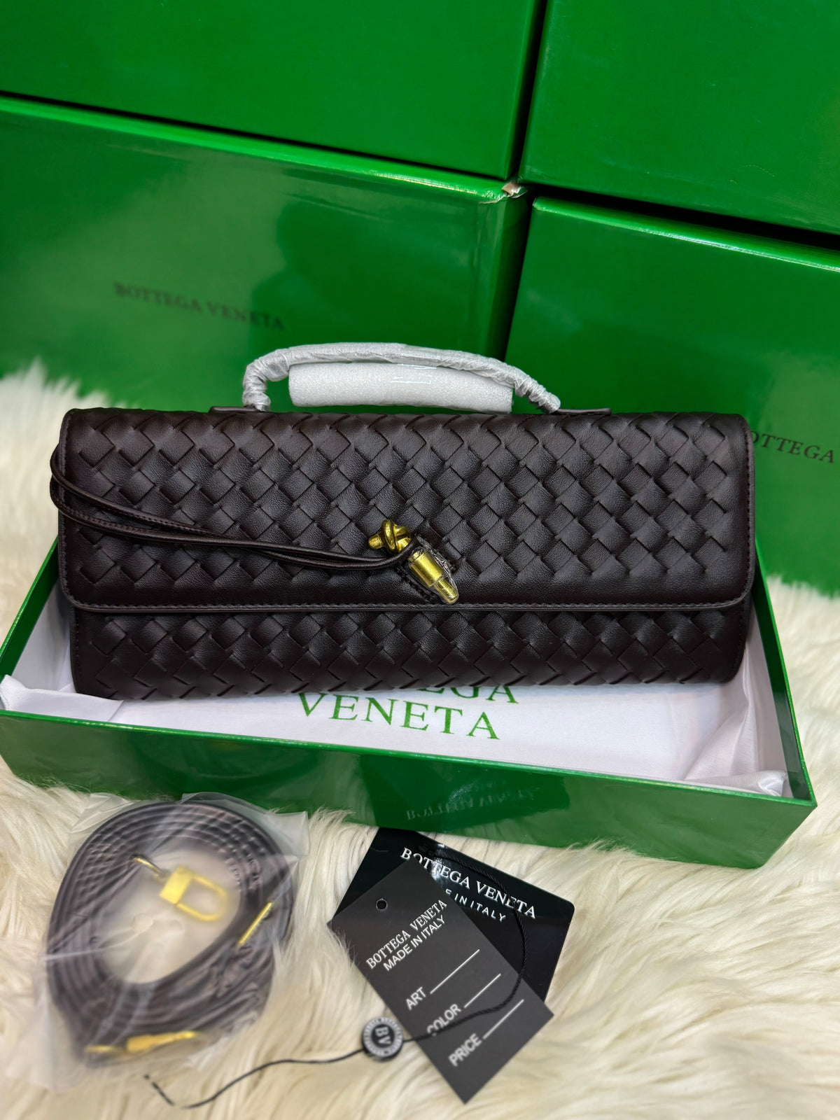 B-O-T-T-E-G-A V-E-N-E-T-A Andiamo Bag – 31cm Clutch Bag | Black