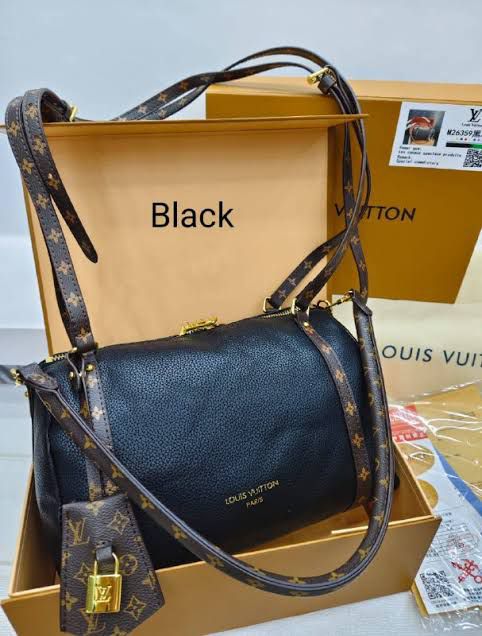 L-O-U-I-S V-U-I-T-T-O-N Express PM Premium Women Bag – Master Quality (Black)