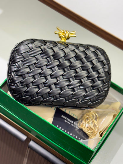 Bottega Veneta Knot Clutch – Premium Quality (Black)