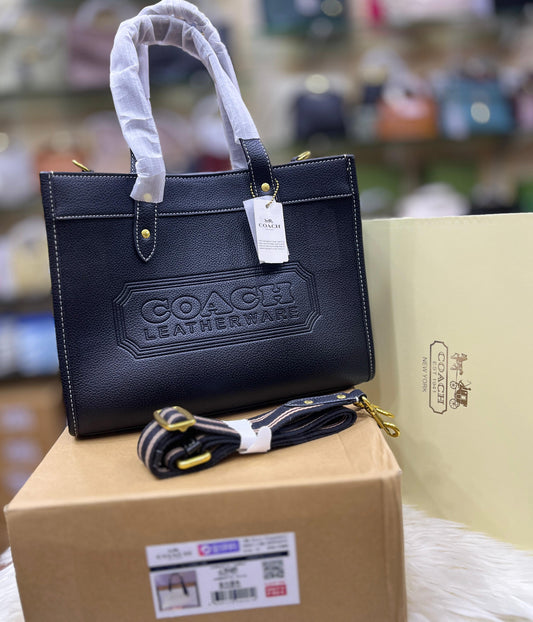 C-O-A-C-H FIELD TOTE 30 COLORBLOCK WITH BADGE – Women Bag (Black)