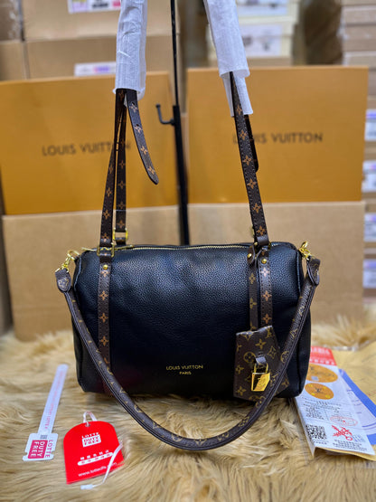 L-O-U-I-S V-U-I-T-T-O-N Express PM Premium Women Bag – Master Quality (Black)