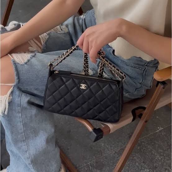 C-H-A-N-E-L 25A Double Chain Bag – Caviar Leather Women Shoulder Bag with GHW (Black)
