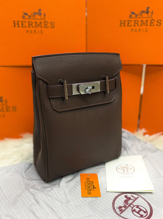 H-E-R-M-E-S Hac a Dos PM Backpack – Premium Backpack (Dark Chocolate Brown)