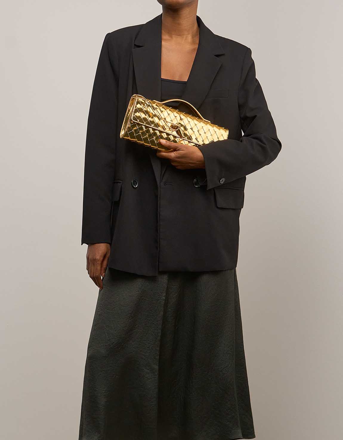 B-O-T-T-E-G-A V-E-N-E-T-A Andiamo Bag – 31cm Clutch Bag | Golden