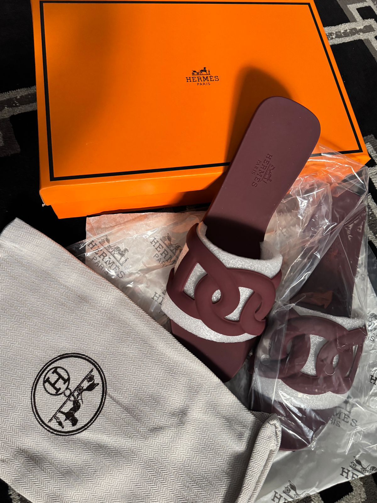 HERMÈS Aloha Slides – Premium Women Footwear (Maroon)