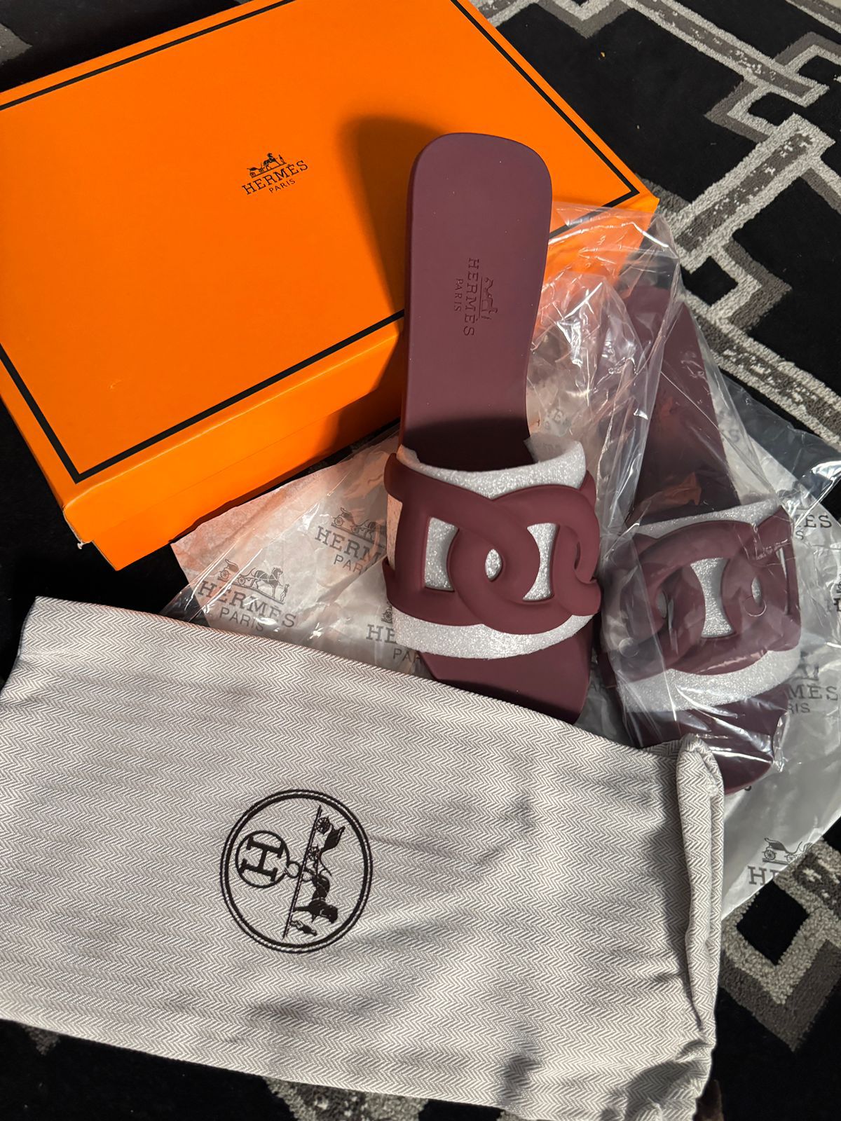HERMÈS Aloha Slides – Premium Women Footwear (Maroon)
