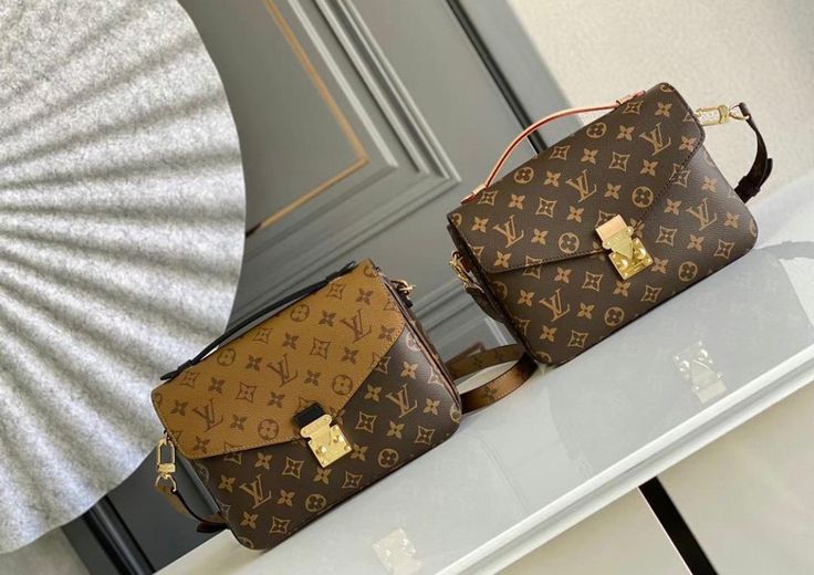 LOUIS VUITTON – Luxury Leather Women Bag (Brown)