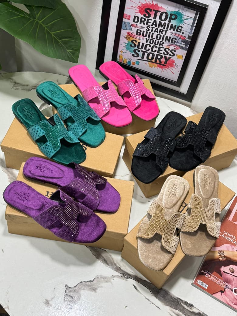 HERMÈS – New Arrival Women Stone Flats (Black)