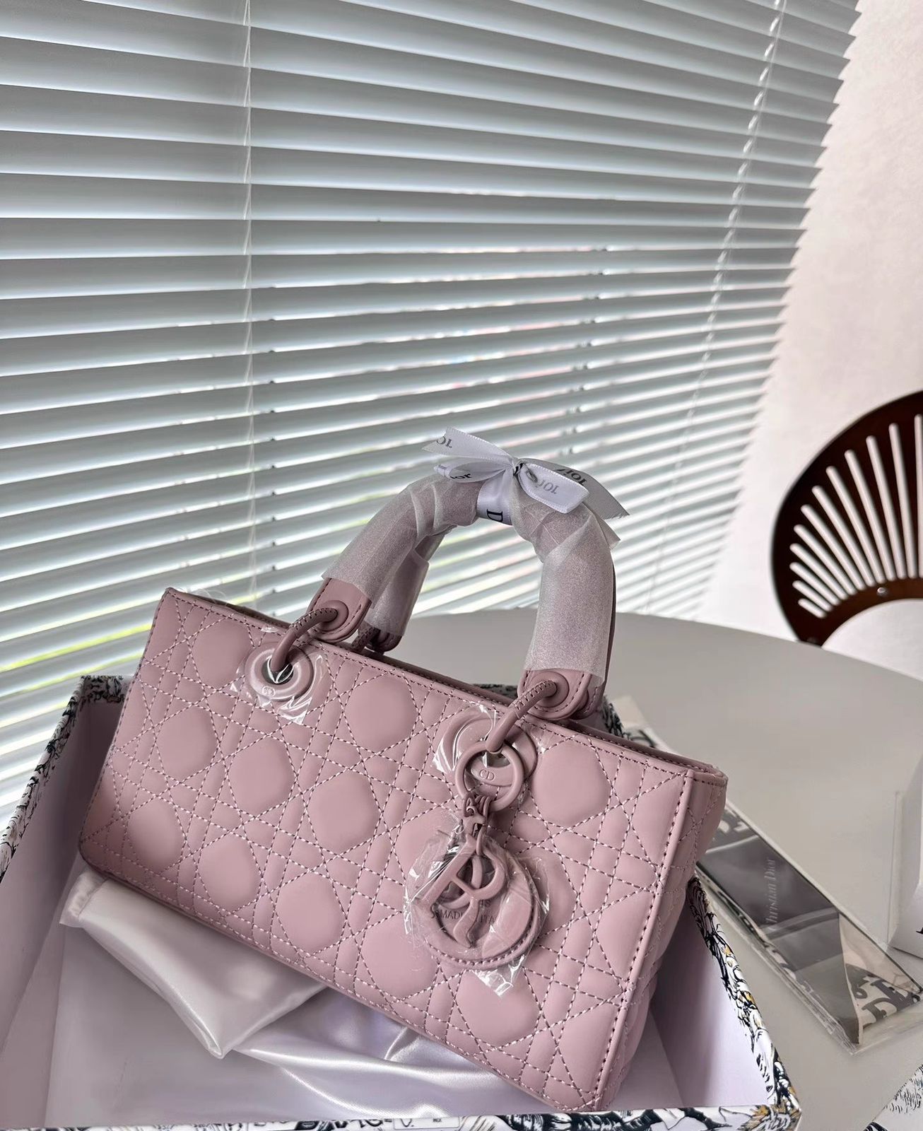 Christian Dior Master Quality Handbag – Premium Women Bag (Pink)