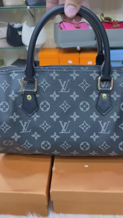 Louis Vuitton Duffel Bag - Premium Travel Companion (Black/Grey)