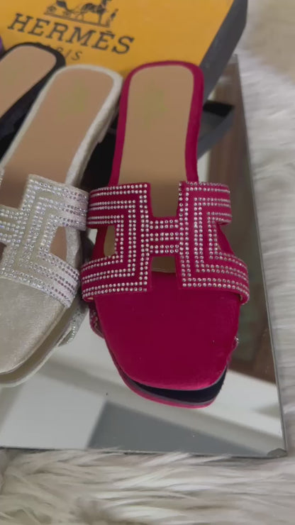 Hermès Iconic Luxury Slippers – Elegant & Timeless (Black)